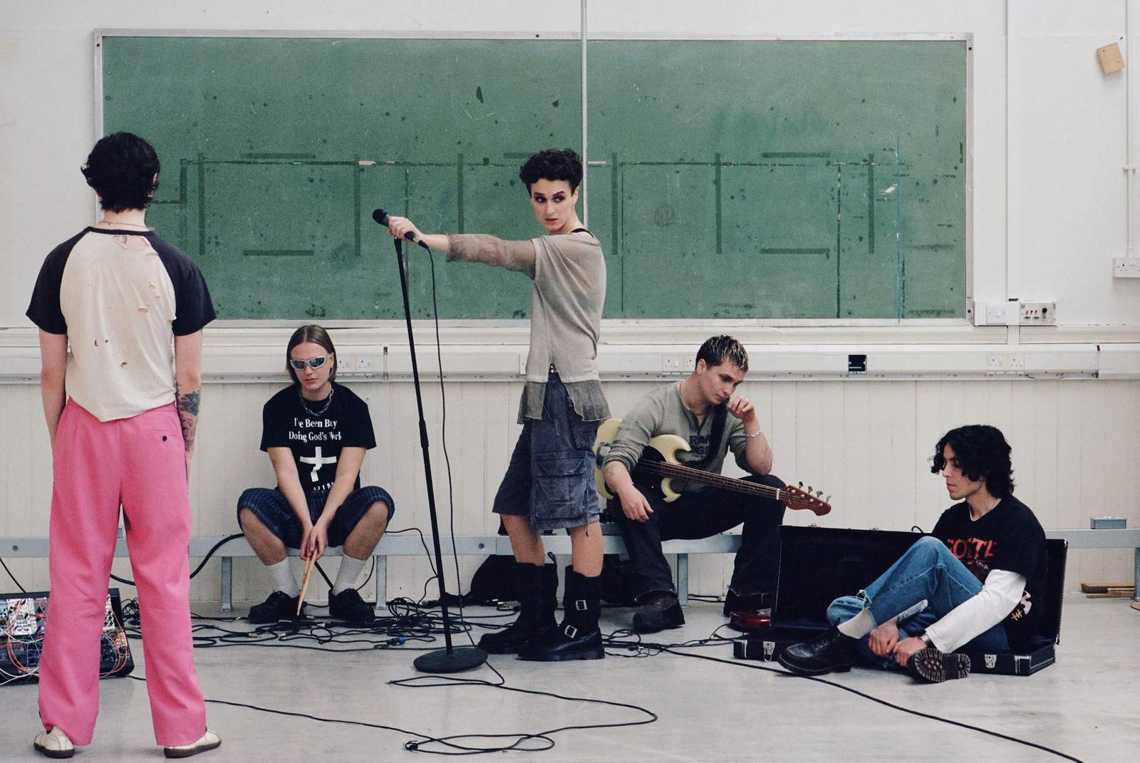 walt disco have returned with “horny, chaotic” new single ‘Coup de foudre’